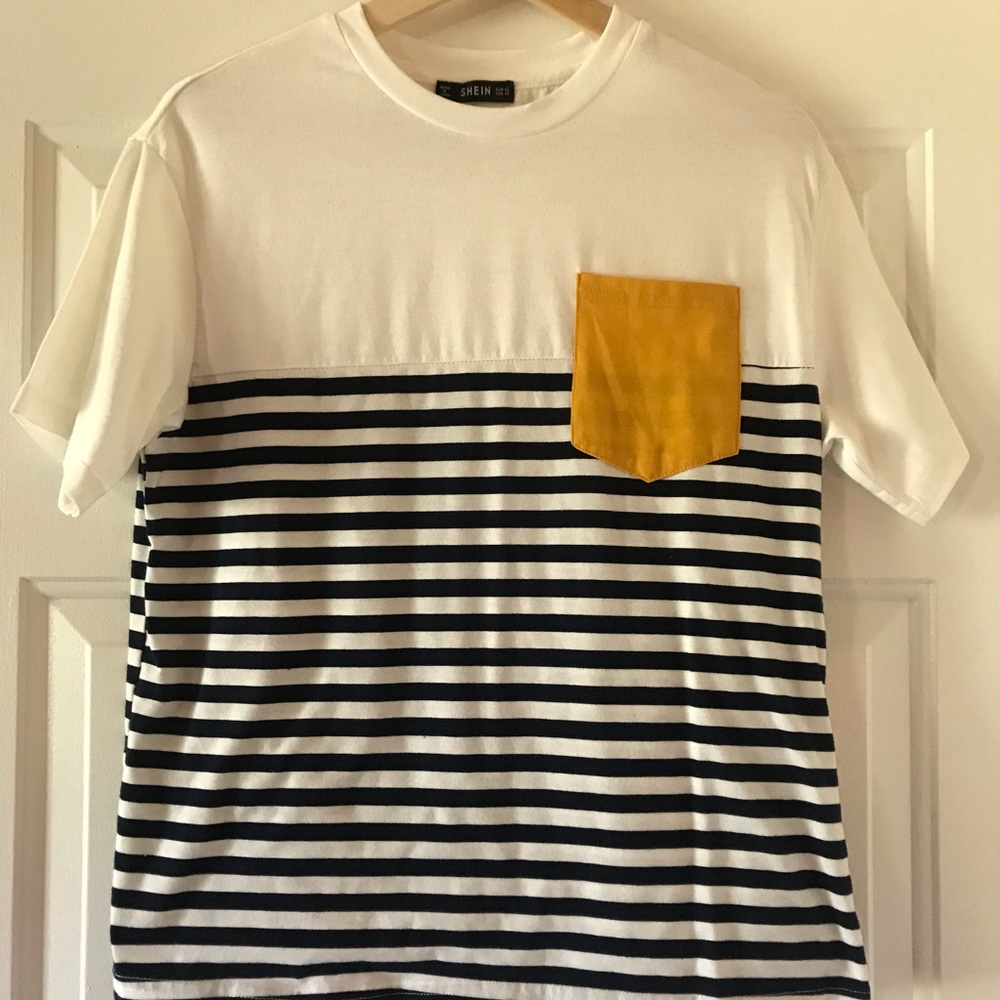 Short sleeved tee with accent pocket size XS